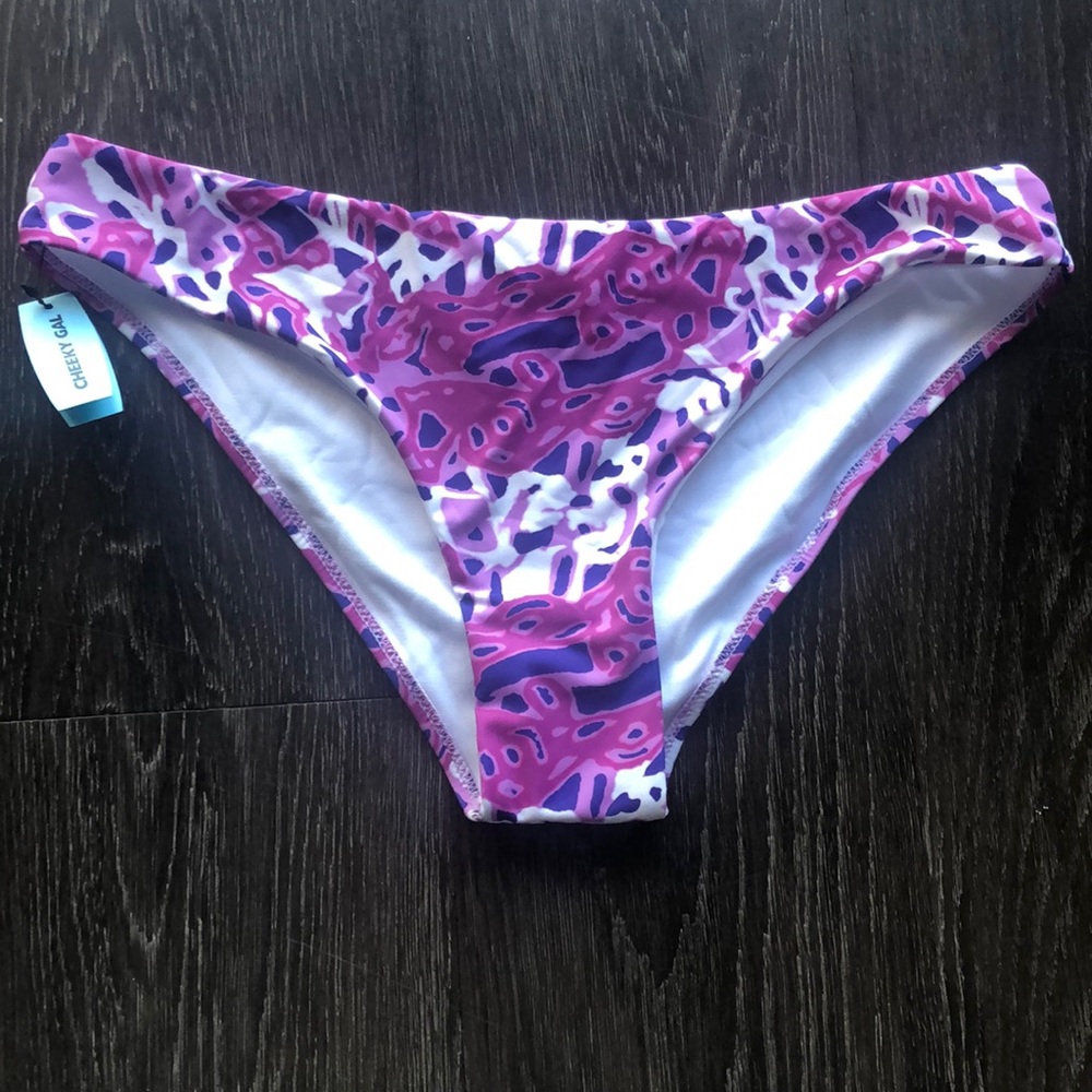 Bathing suit bottoms size medium